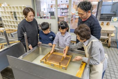 美濃和紙の里会館　紙漉き体験1 | 観光施設