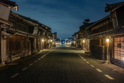 うだつの上がる町並み　夜1 | 夏