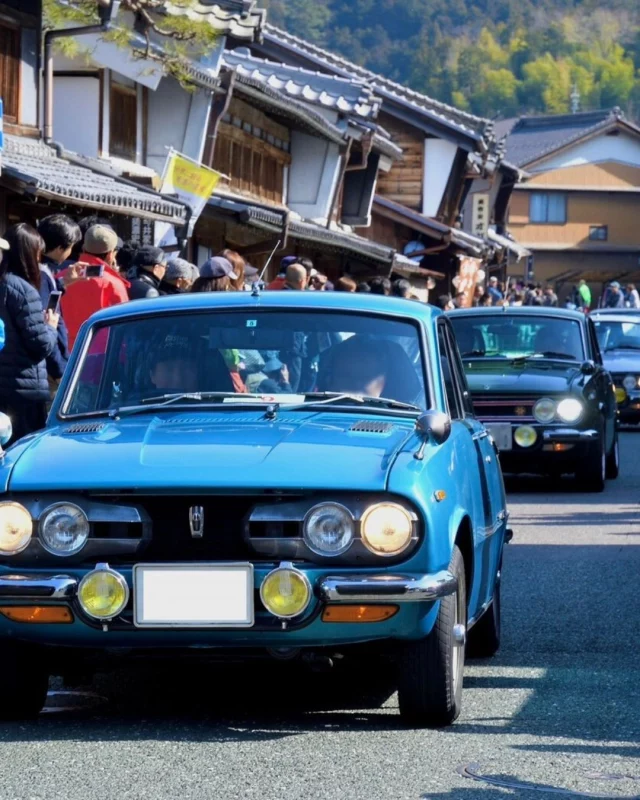 美濃クラシックカーフェスタ2025⭐

6年ぶりの開催！
町並みにクラシックカーが並びます🚗🚗🚗

2025年6月8日（日）
🕙10：00～15：00
📍うだつの上がる町並み
👛鑑賞無料

クラシックカーパレードと展示
ジャズライブや飲食ブースの出店もあります！

📸以前の開催時の様子です。

🅿️台山広場（美濃市曽代1125-2）
事前予約2,000円
当日1,000円（現金のみ）
🚌会場まで無料シャトルバスあり

イベント当日は混雑が予想されます。
事前予約には駐車場の確実な確保、シャトルバス乗り場が近いなどのメリットがあります。

詳細は👉 @mino_ccf をご確認ください。

主催：美濃クラシックカーフェスタ実行委員会
※主催者が変更となりました。
電話でのお問い合わせは受け付けておりません。
公式HPお問合せページをご利用ください。

#クラシックカー
#ビンテージカー
#美濃市
#うだつの上がる町並み
#美濃クラシックカーフェスタ